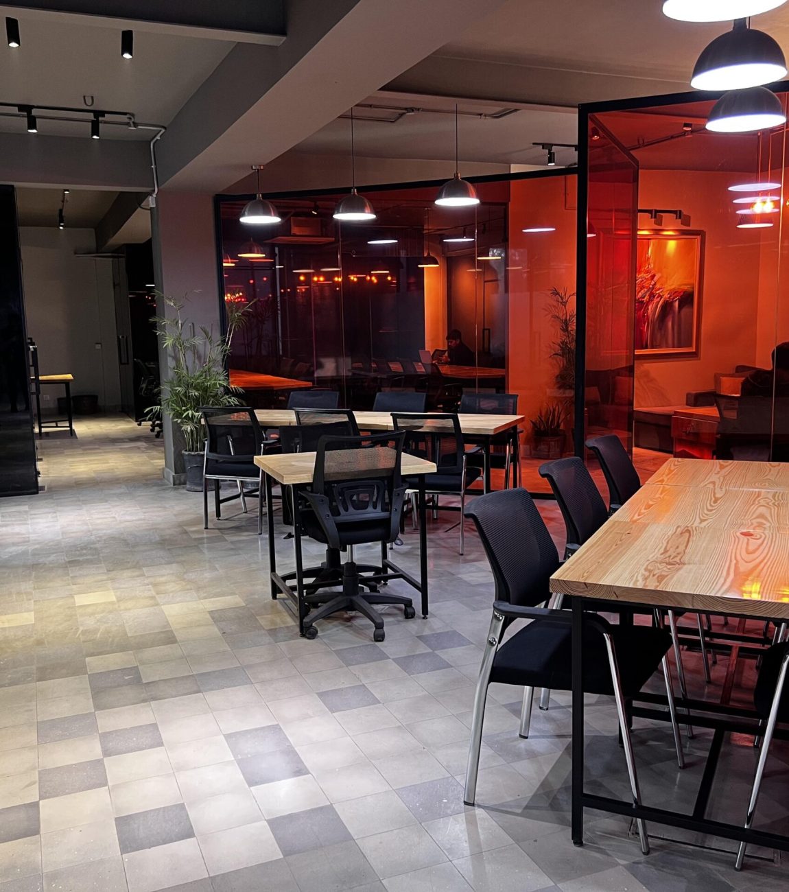 dedicated desk space in lahore